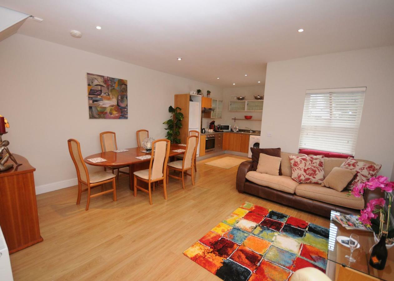 5 College Crescent Apartment Galway Ngoại thất bức ảnh
