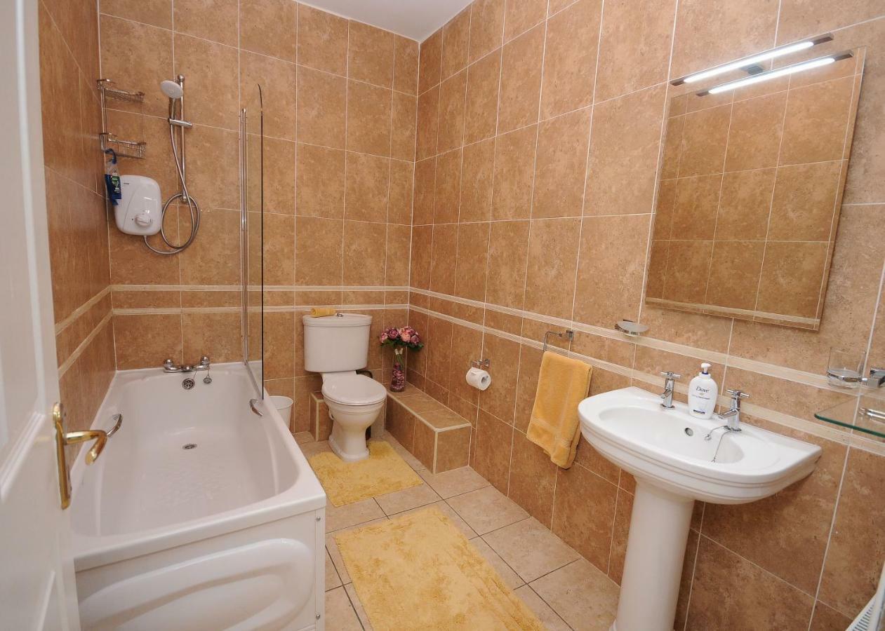 5 College Crescent Apartment Galway Ngoại thất bức ảnh