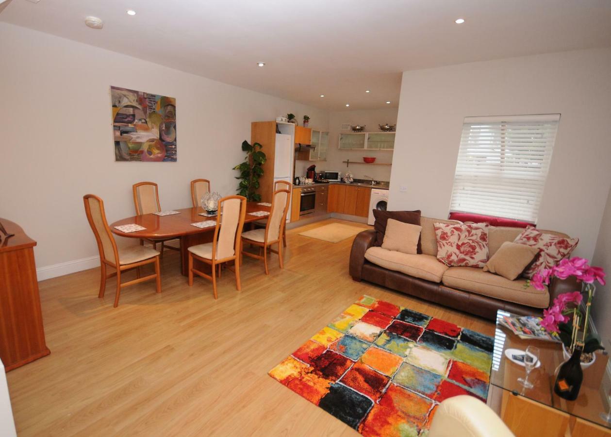 5 College Crescent Apartment Galway Ngoại thất bức ảnh