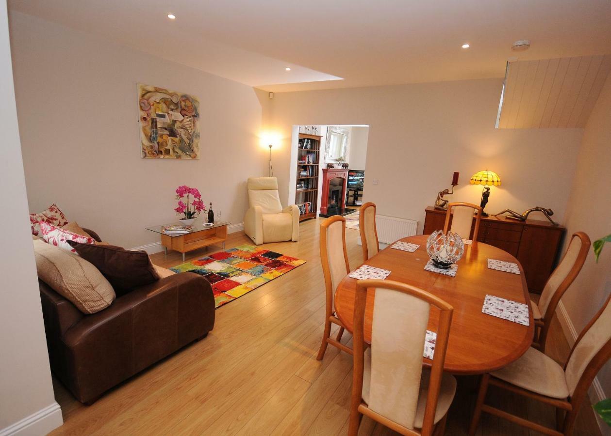 5 College Crescent Apartment Galway Ngoại thất bức ảnh