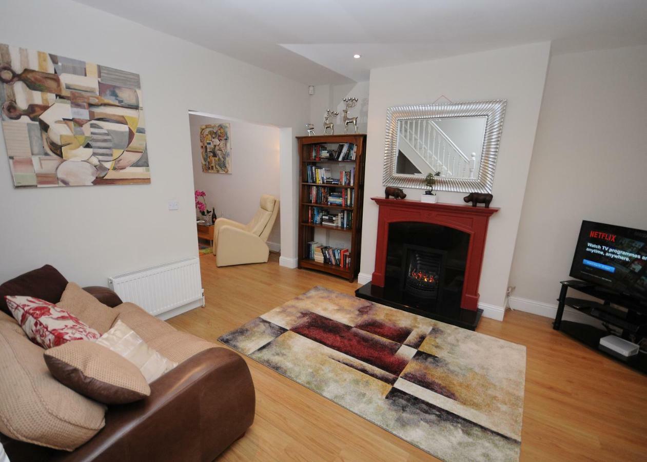 5 College Crescent Apartment Galway Ngoại thất bức ảnh